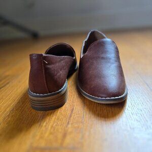 8 Indigo Rd Tan Loafers / Women Shoes. NWOB Very comfortable. Hani Flats